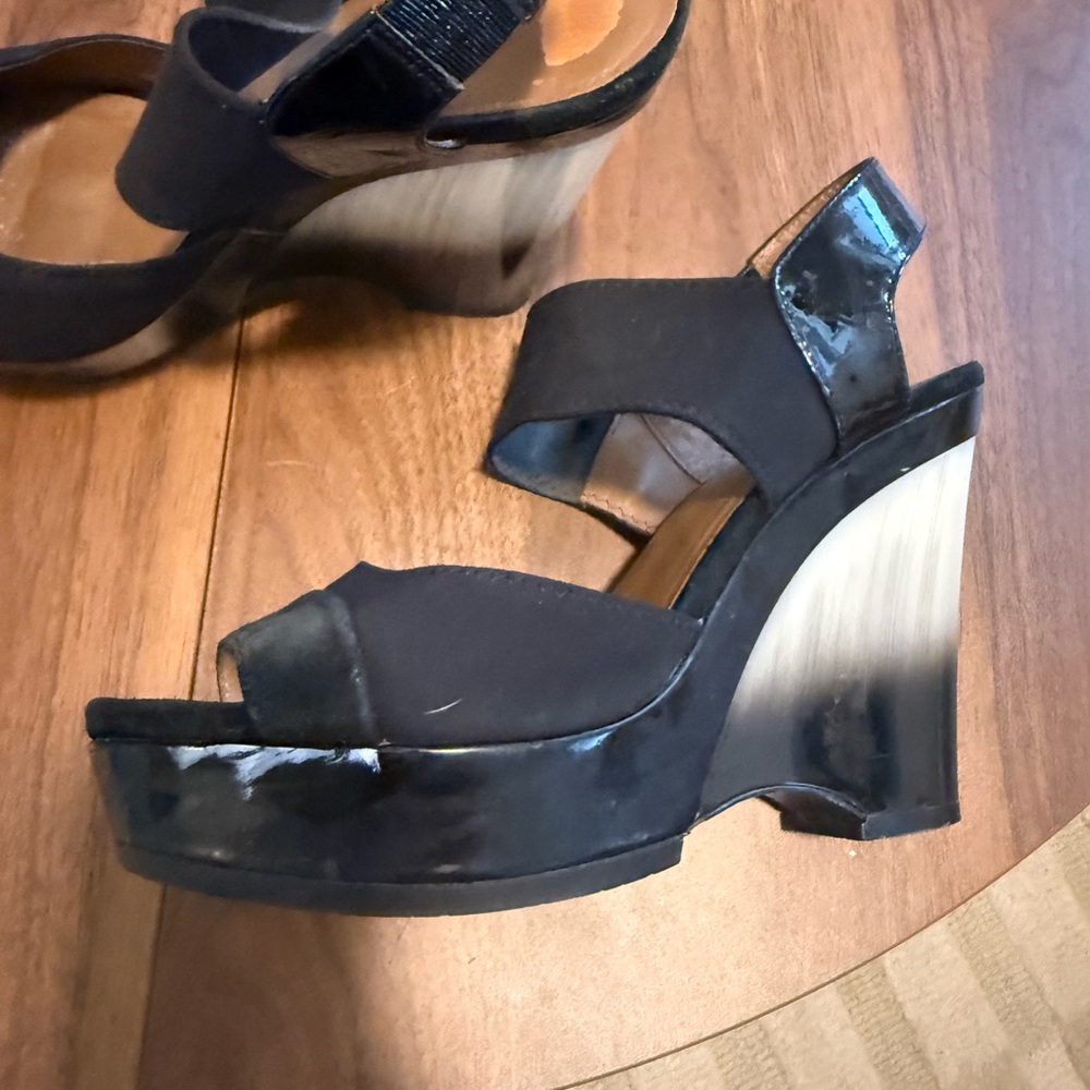 Donald J. Pliner Jenkin wedge sandals
Black - size 8 - Picture 5 of 6
